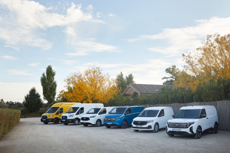 60 años de Ford Transit: la leyenda que revolucionó el transporte comercial