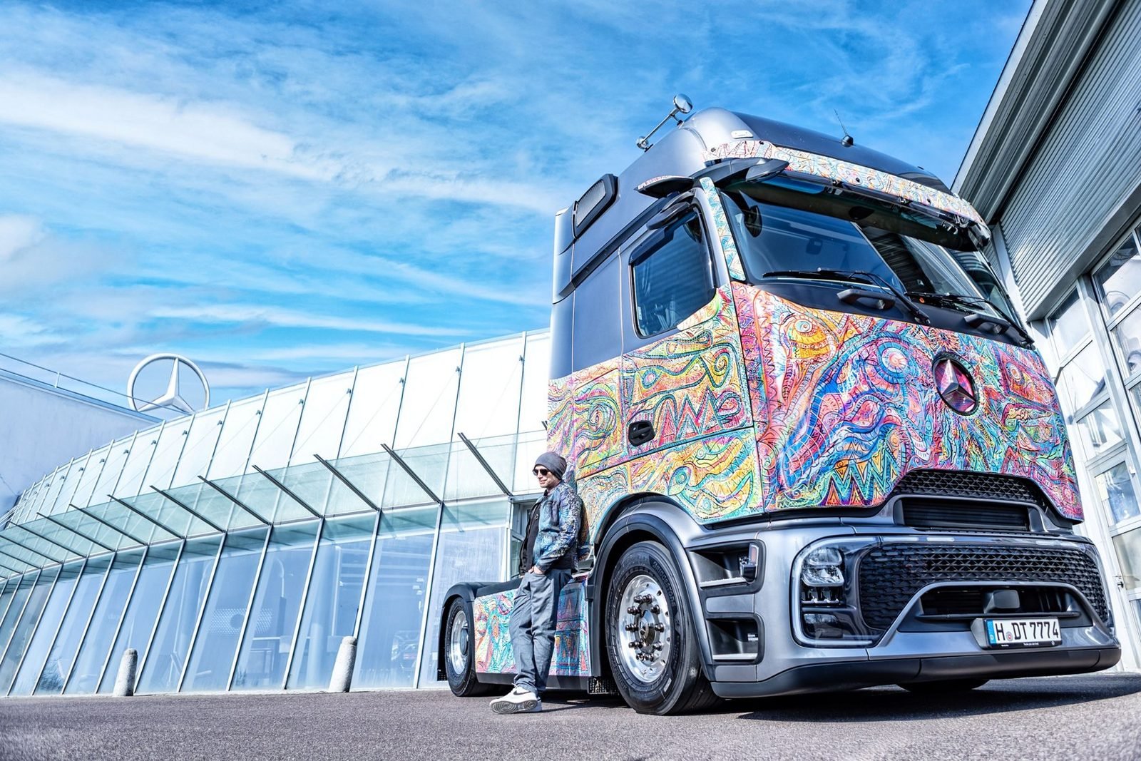 Mercedes-Benz Actros L ProCabin Art Edition: un lienzo sobre ruedas – Tecnología que no desaparece