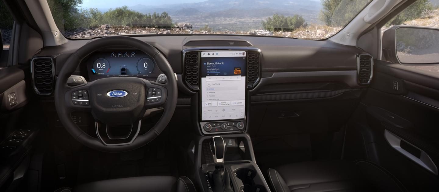 Interior de la Ford Ranger con pantalla central vertical y tablero