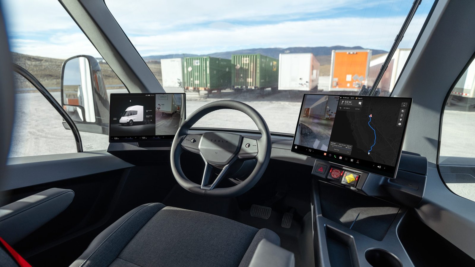 Cabina del Tesla Semi con volante central y dos pantallas